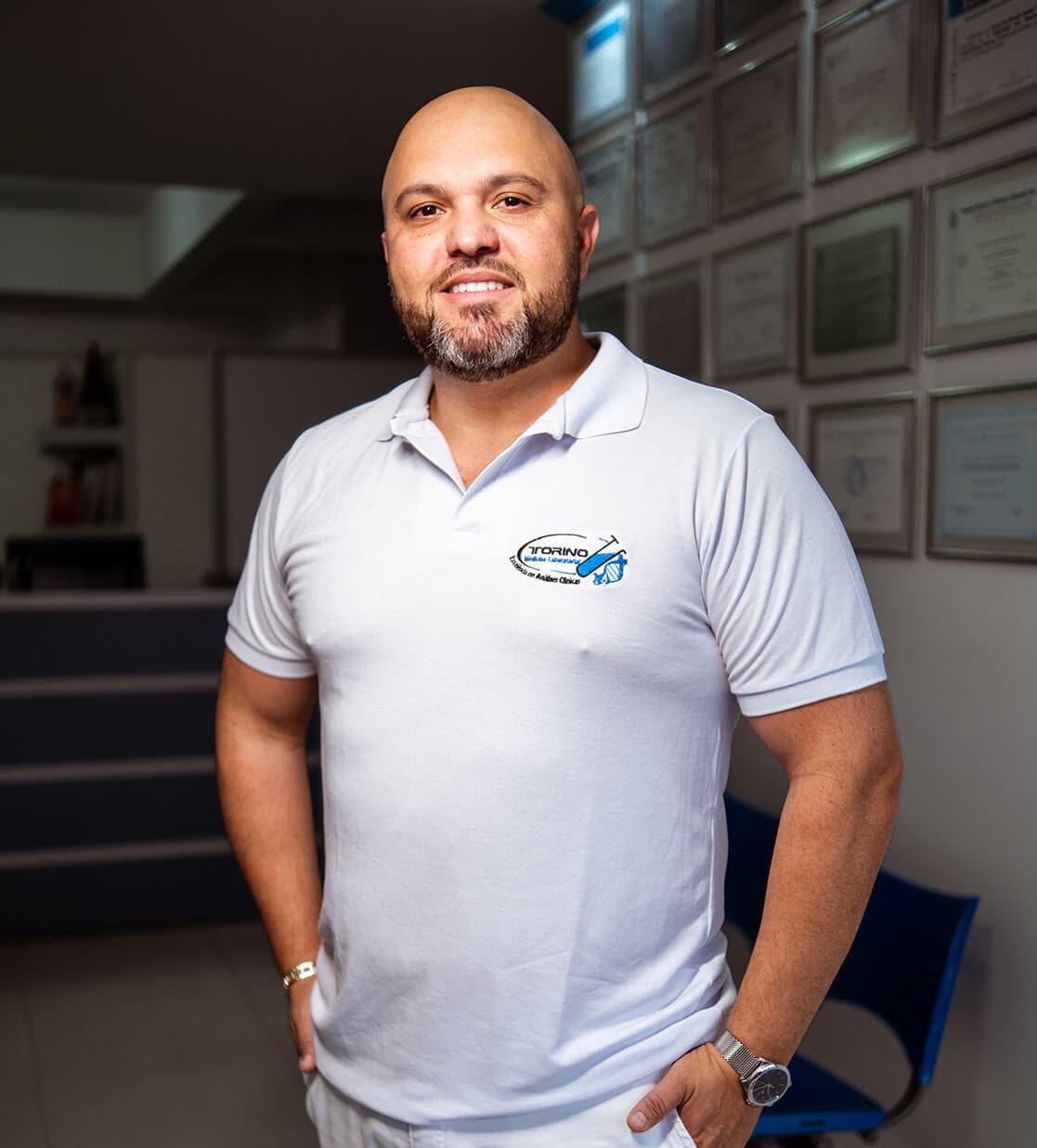 Eurico Torino, fundador e diretor do Laboratório Torino, no laboratório