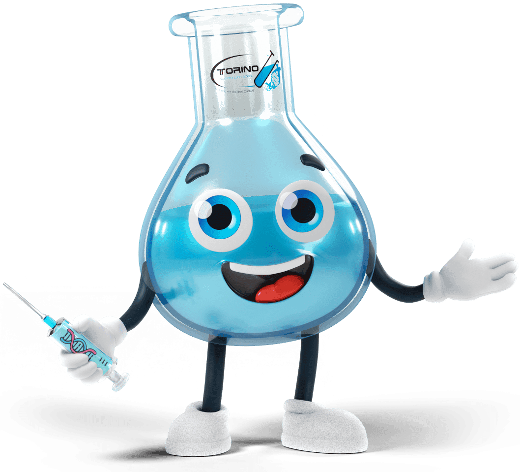 Torininho, o mascote do laboratório, segurando uma seringa